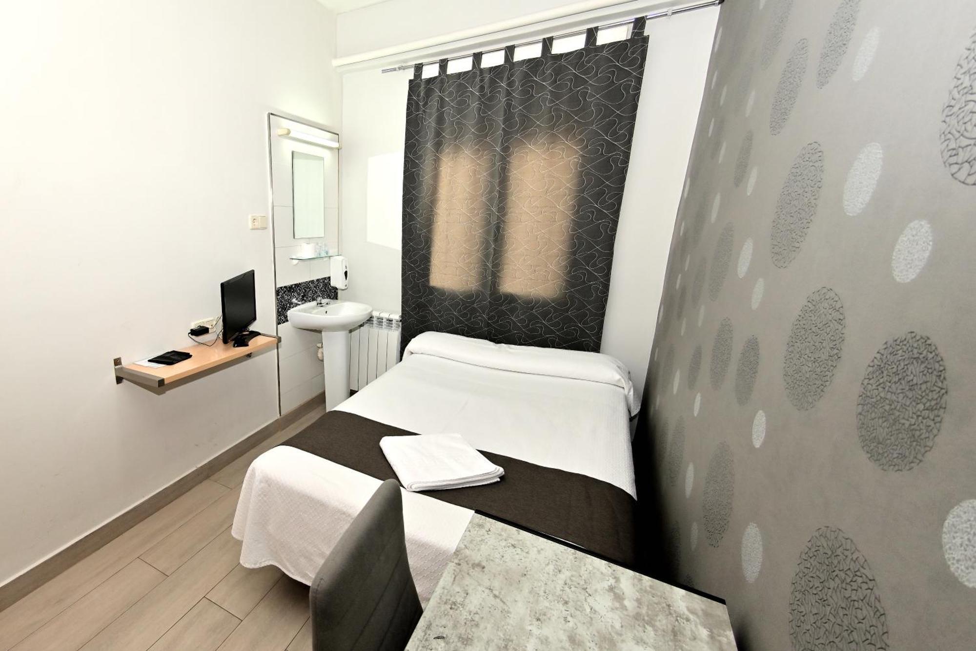 Superior Single Room with Shared Bathroom